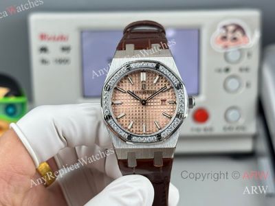 High Quality Replica AUDEMARS PIGUET Royal Oak Brown Leather Strap Silver Grande Tasserie Grid Pattern Face Dial Silver Stainless Steel Diamond Inlaid Case Watch 33mm